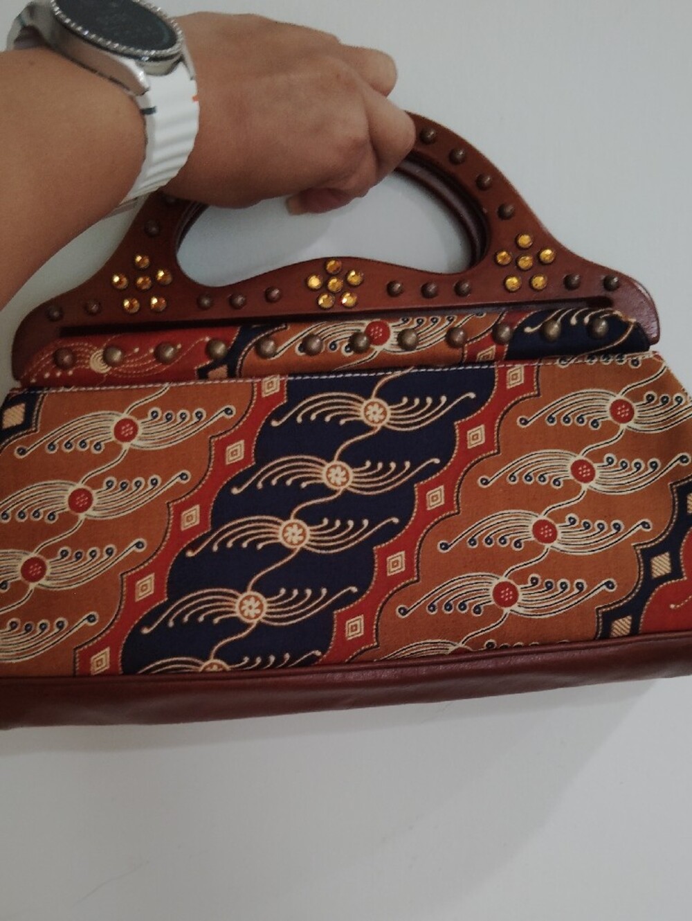 Isabella Fiore Red Navy Gold Embroidered Top-Handle Clutch - Picture 5 of 15